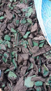 出售PE钢材皮破碎料，黑色全漂，现货九米六一车