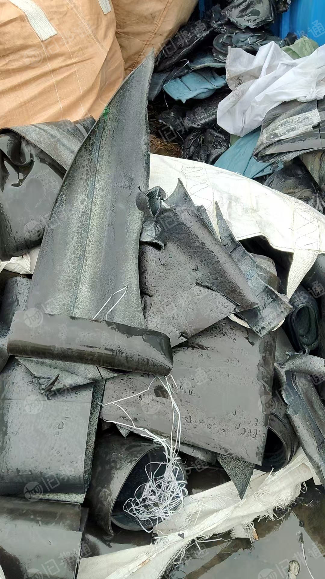 出售PE钢材皮破碎料，黑色全漂，现货九米六一车
