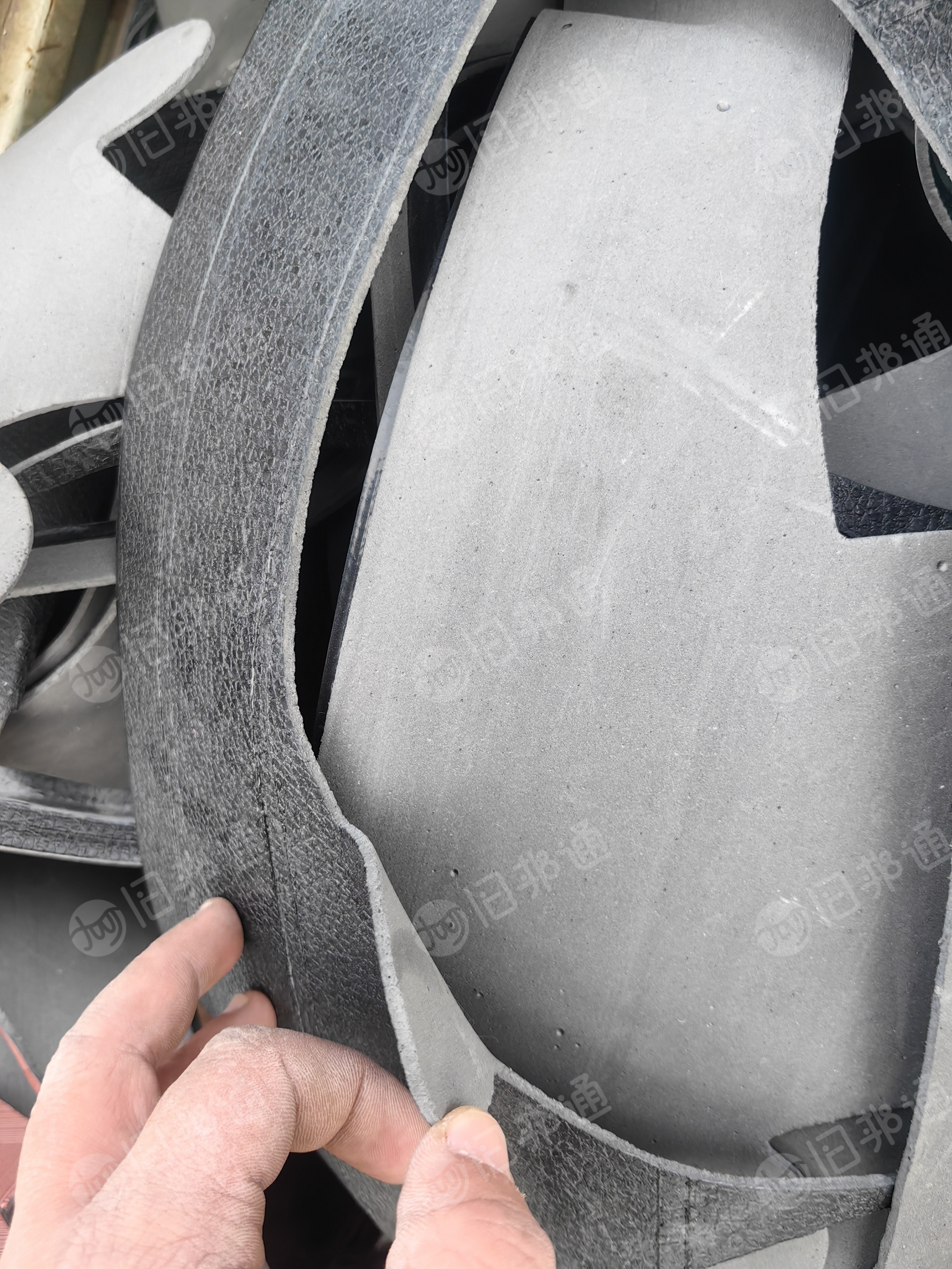 出售电动三轮车脚垫边角料，eva颗粒（不纯）