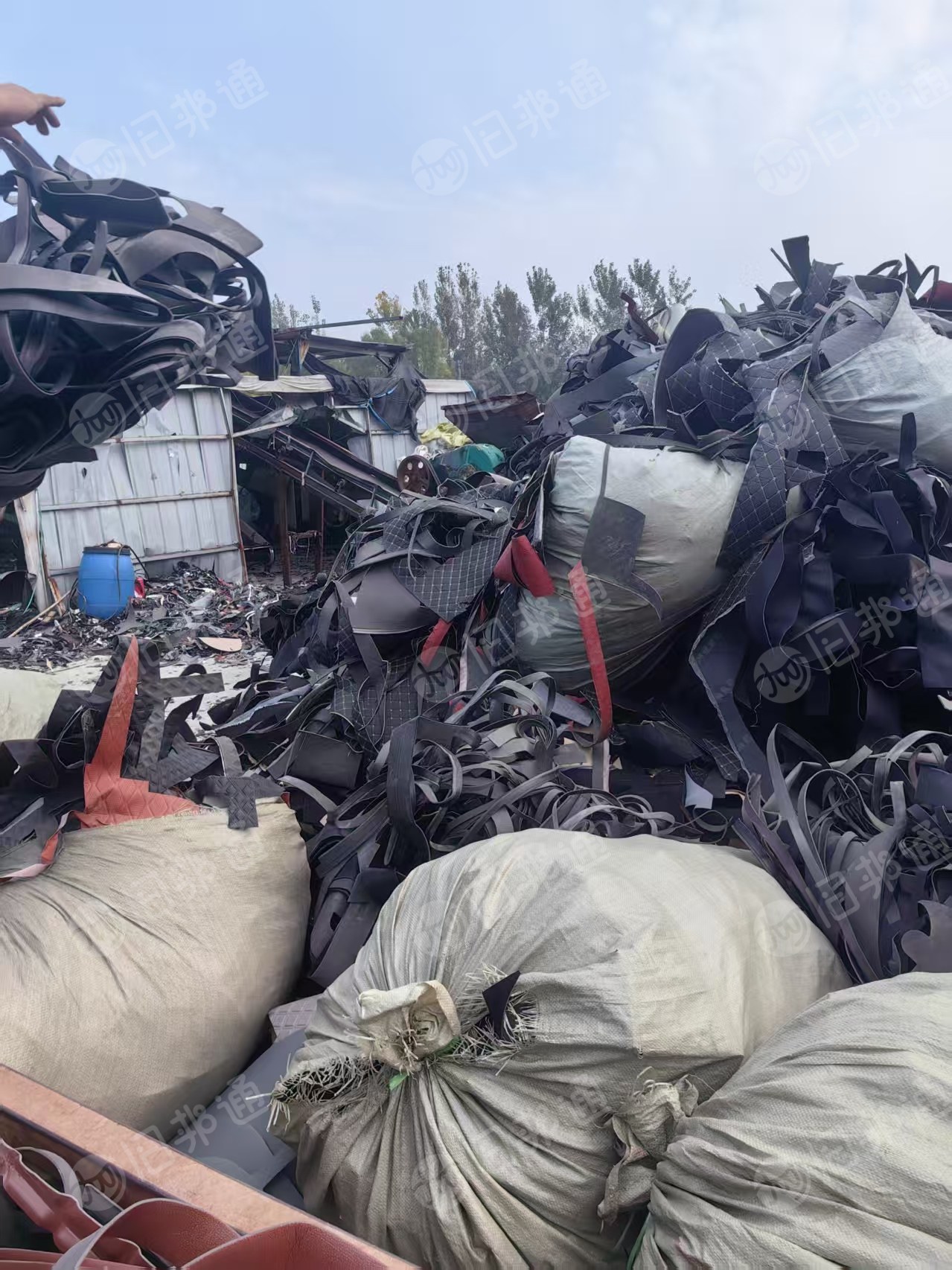 出售电动三轮车脚垫边角料，eva颗粒（不纯）