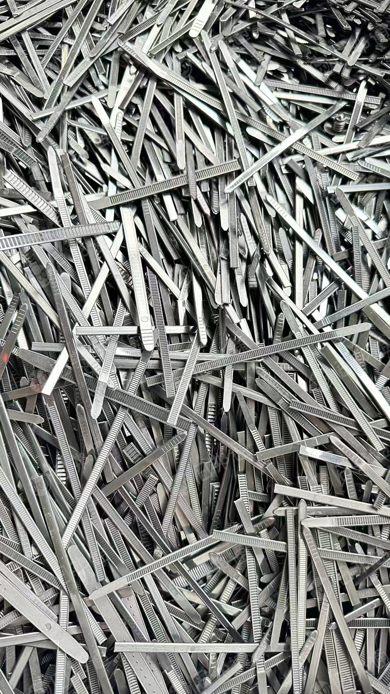 出售尼龙扎带毛料，现货20吨