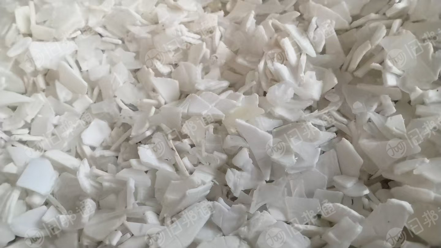 出售分色pp美缝管破碎料，白色，黄色，蓝色，绿色，红色，黑色都有，白色现货十来吨
