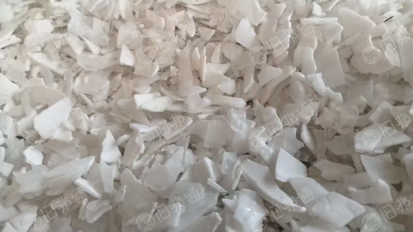 出售分色pp美缝管破碎料，白色，黄色，蓝色，绿色，红色，黑色都有，白色现货十来吨