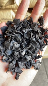 出售汽车厂下来的TPO气囊盖破碎料，现货10多吨