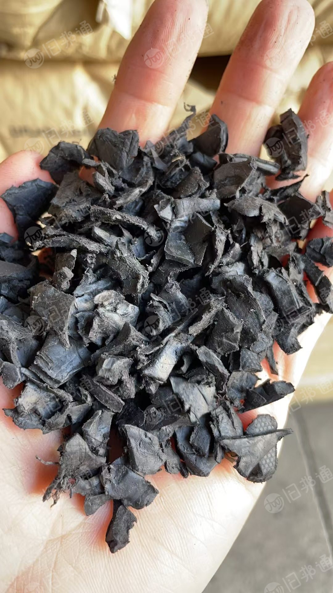 出售汽车厂下来的TPO气囊盖破碎料，现货10多吨