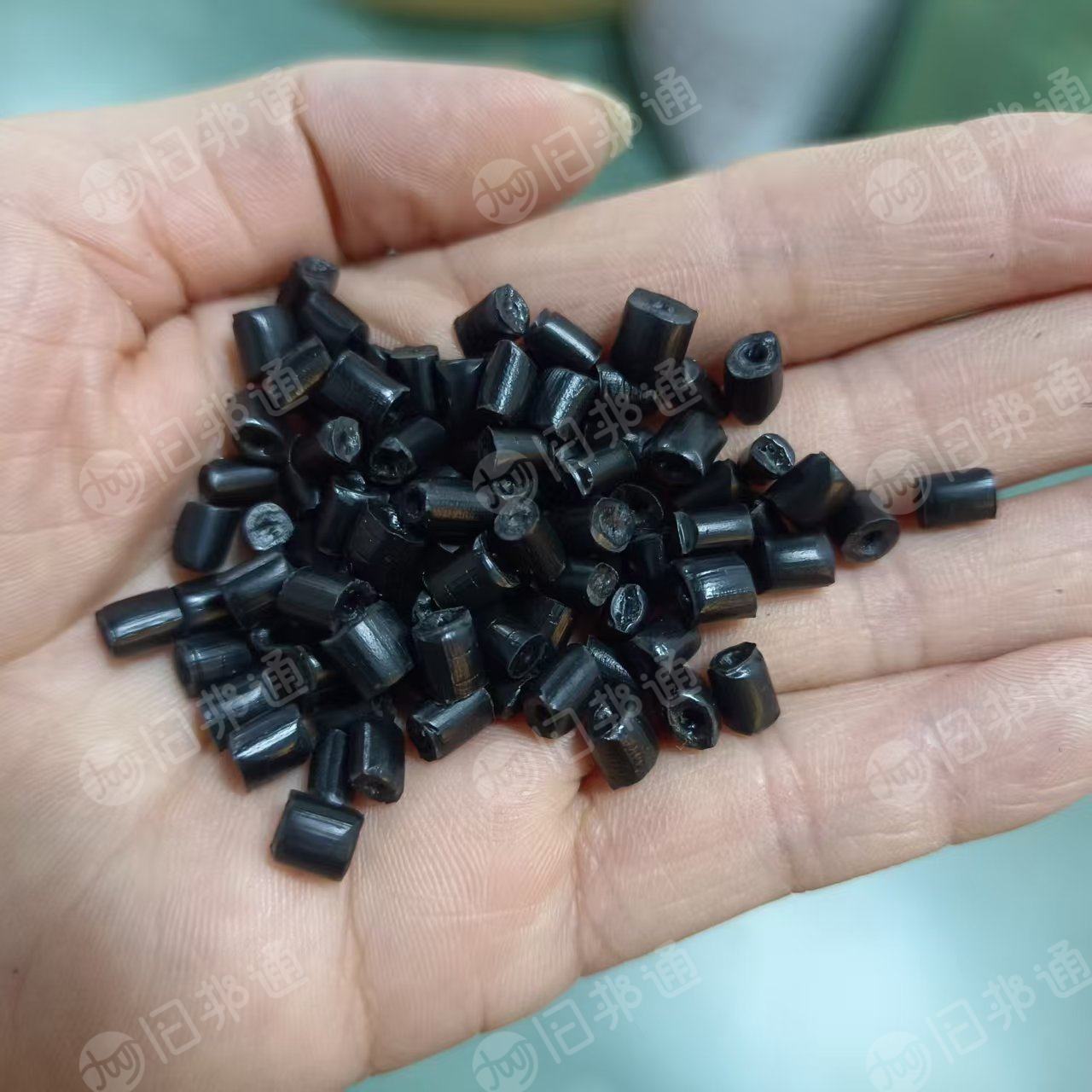 长期出售黑色吨包颗粒，60 目，硬度高