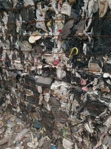 出售小黑丙压块，现货六米八一车