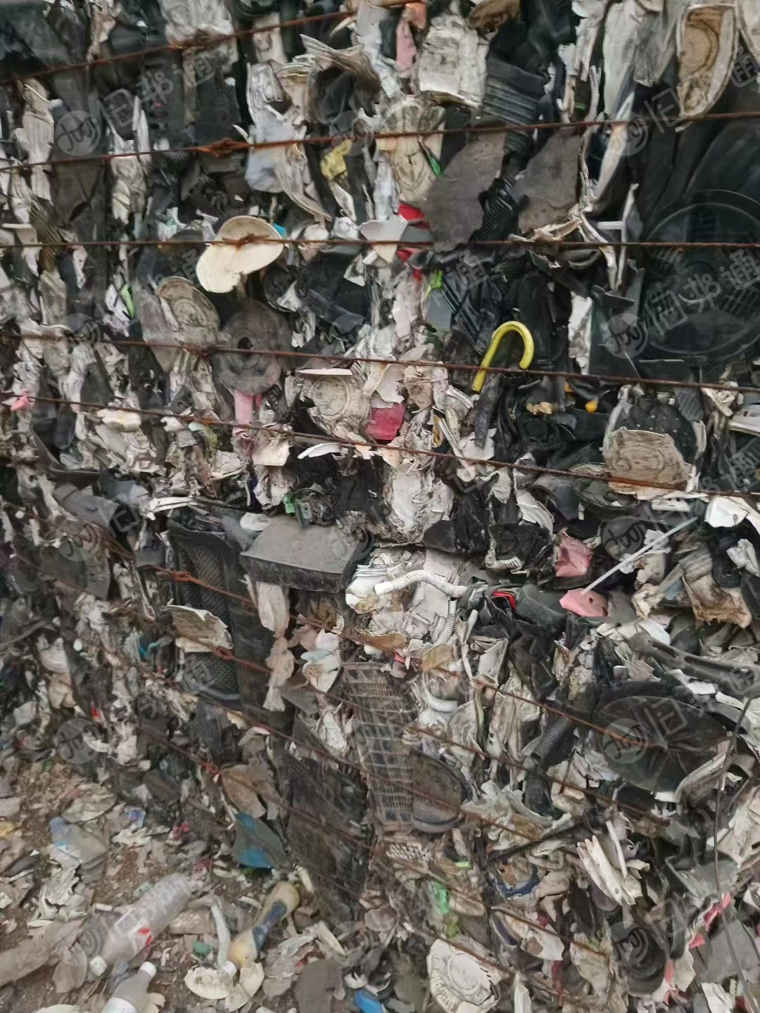 出售小黑丙压块，现货六米八一车