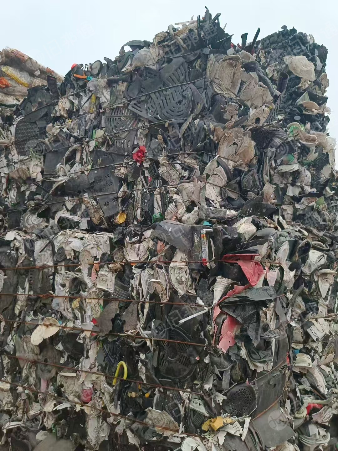 出售小黑丙压块，现货六米八一车