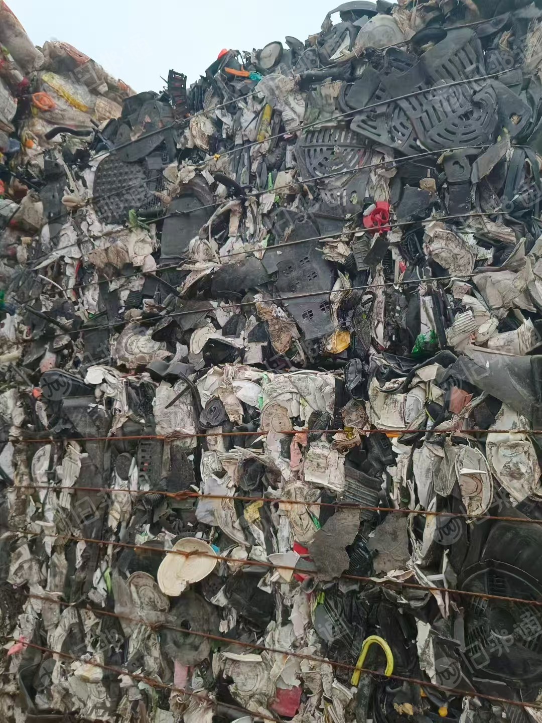 出售小黑丙压块，现货六米八一车