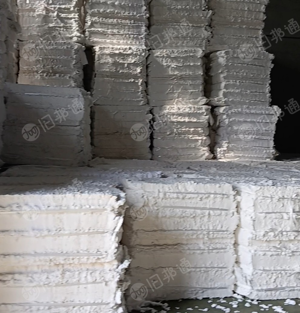 长期回收白色涤纶磨毛料，毛毛料，做切片用，月需1500吨