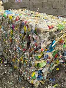 出售五色水瓶瓶砖，未脱标脱盖，现货18吨