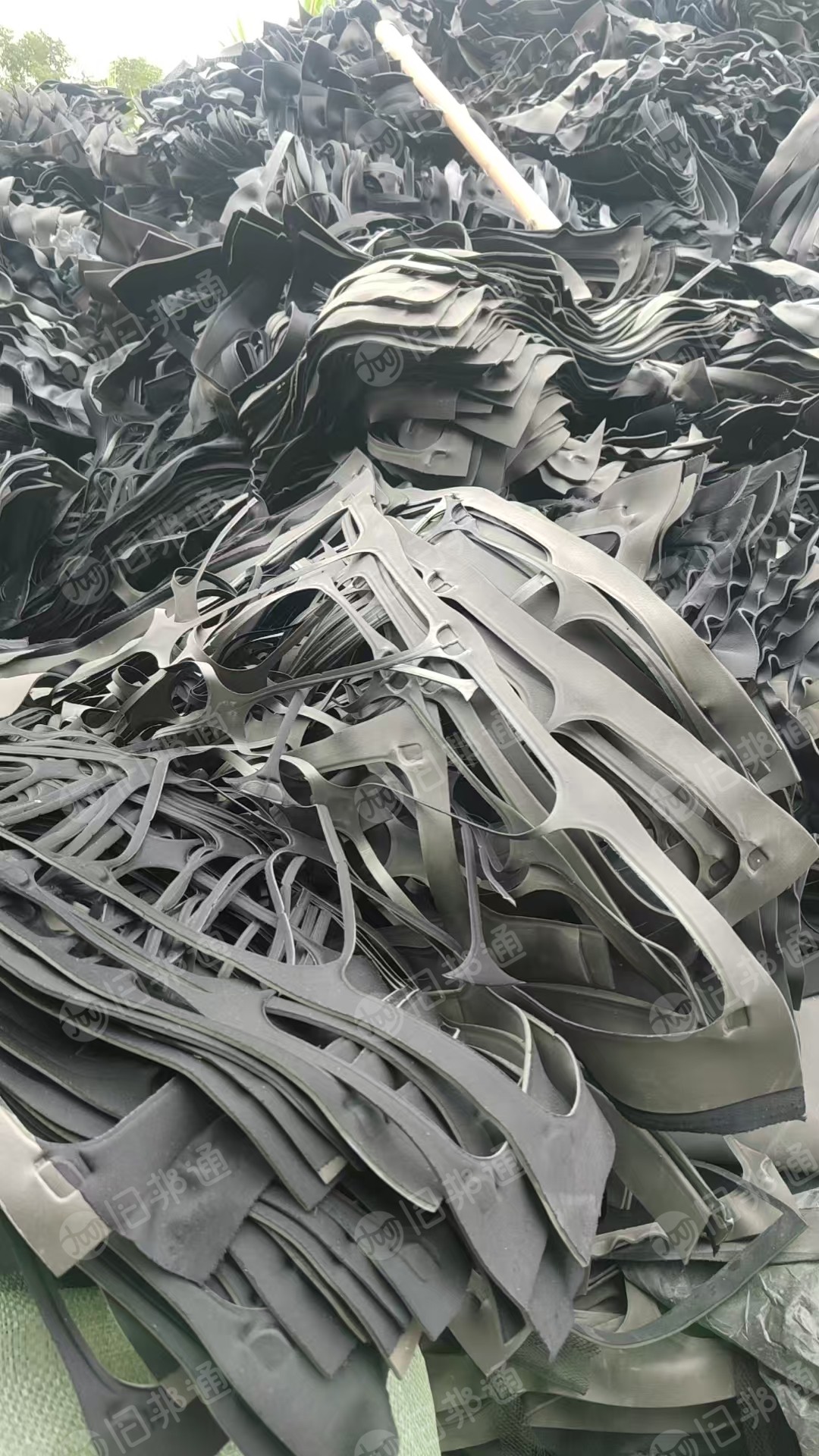 常年出售EVA箱包边角料，一侧带布带胶，厂家直出