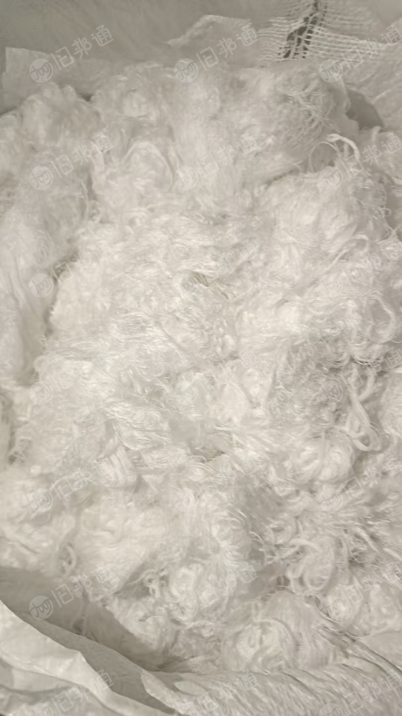 现货低价处理一批绣花厂下来的底线，都是涤纶大化回丝，白色50支，现货4吨左右，货在广东佛山