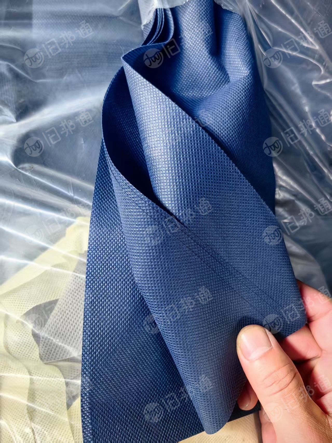 长期出售PP无纺布，丙纶无纺布，有杂色跟白色，月供20吨左右，货在山东青岛