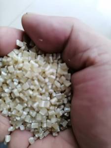 大量出售pet绿色白色切片，绿色PET颗粒，白色PET颗粒