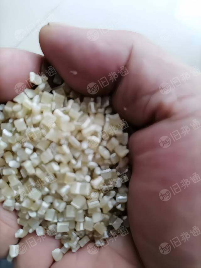 大量出售pet绿色白色切片，绿色PET颗粒，白色PET颗粒