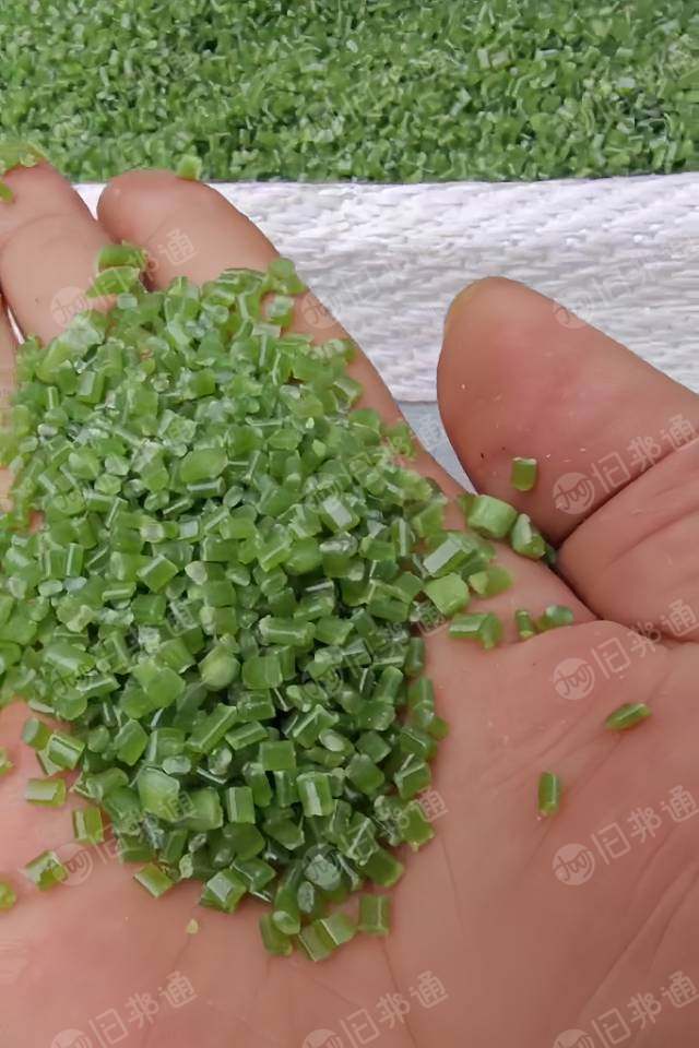大量出售pet绿色白色切片，绿色PET颗粒，白色PET颗粒