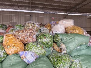 出售塑料袋废料，食品厂下来的，现货30吨