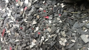 出售PP保险杠破碎料，汽车内饰破碎料，干粉没有过水池，现货十几吨