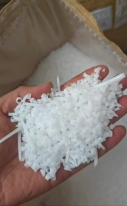 出售POM水口料，有白色，黑色，蓝色，白色现货5吨