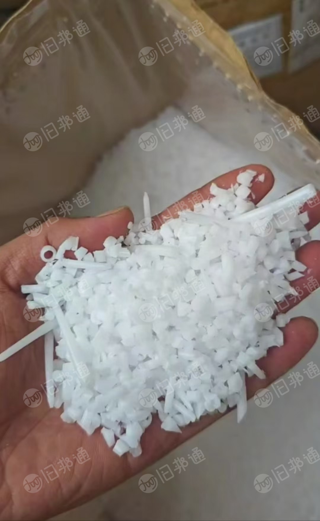 出售POM水口料，有白色，黑色，蓝色，白色现货5吨