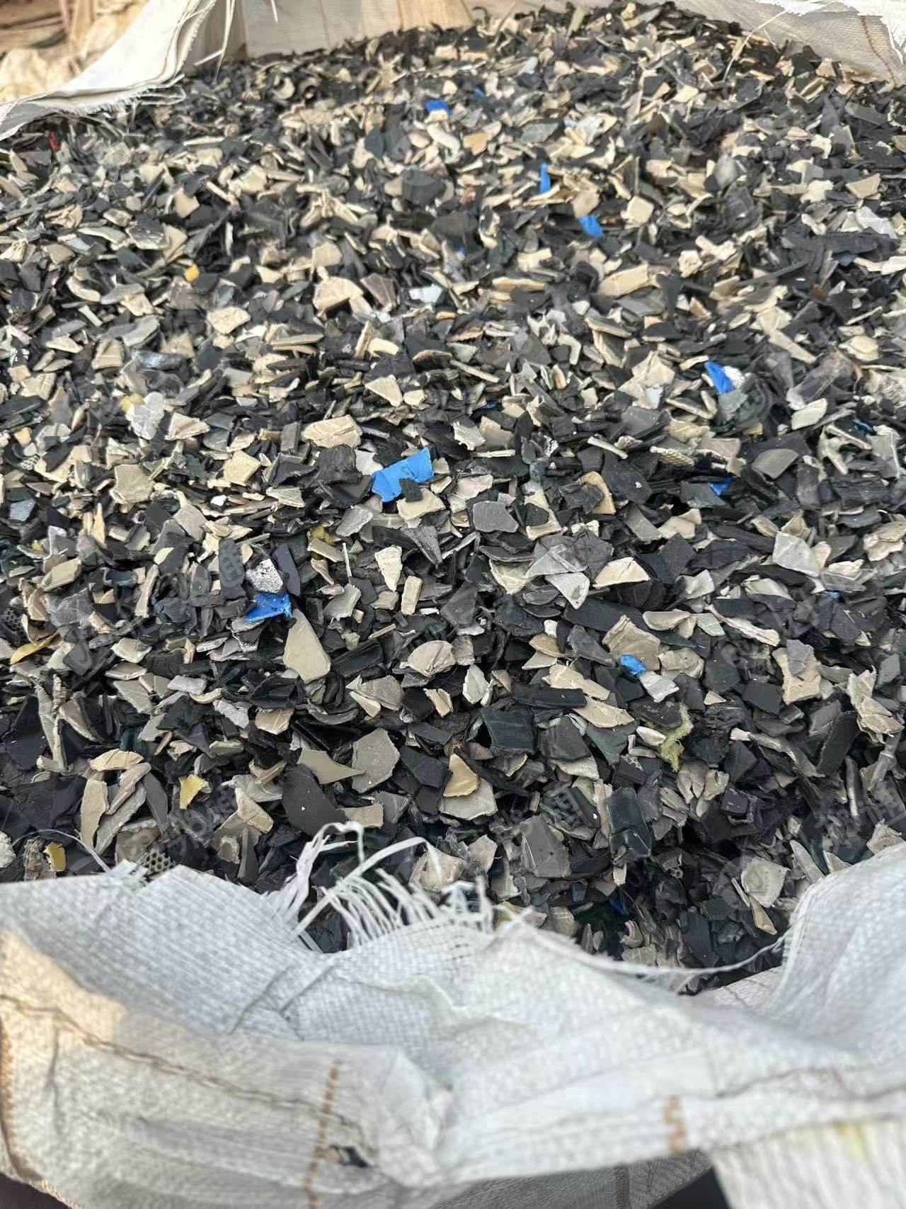 出售pp汽车内饰破碎料，月供100吨