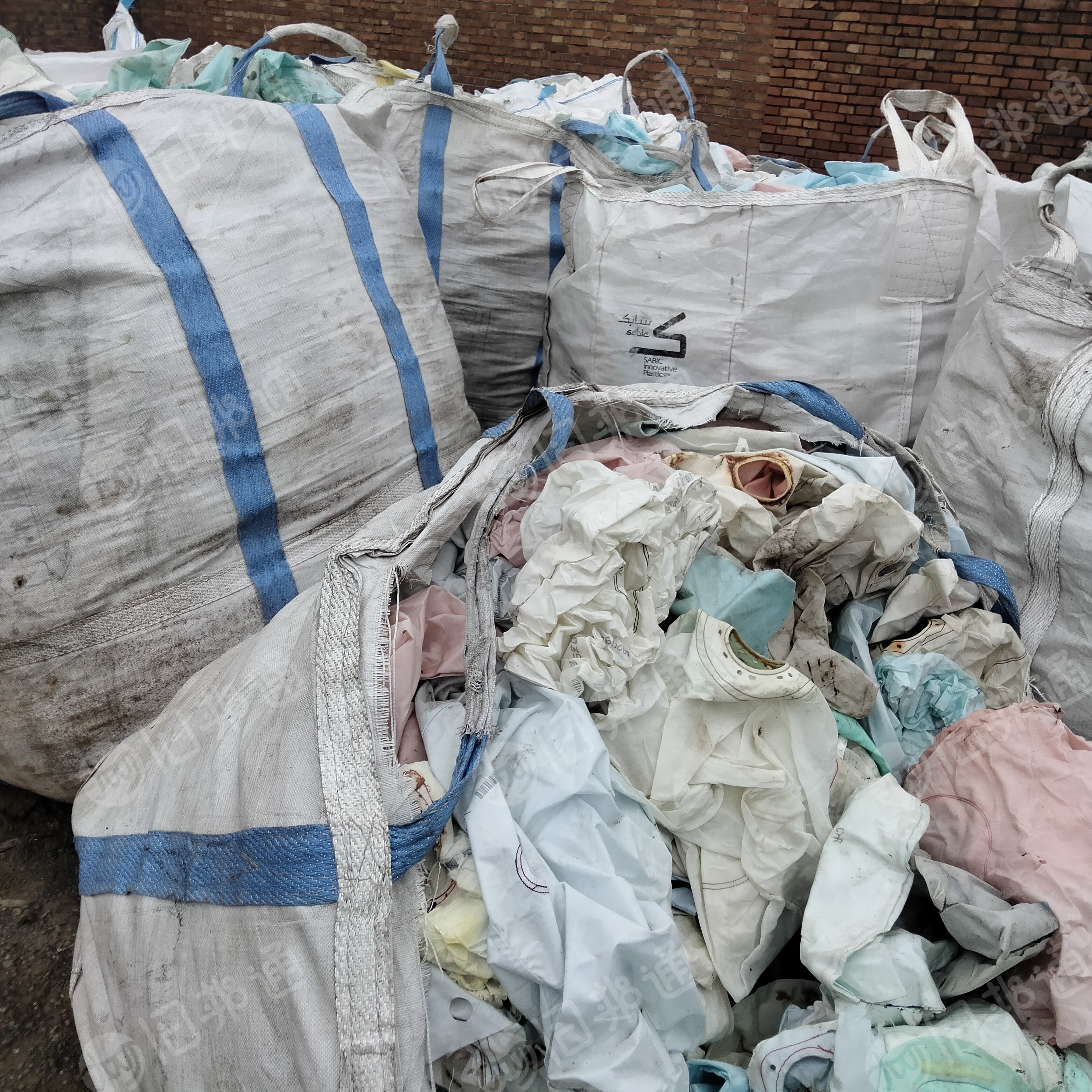 出售汽车气囊布，现货有十几吨，货在天津