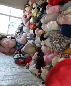 长期出售旧衣服分拣货，旧衣服大白，黑料，毛绒睡衣，夏装等，各个品种一个月都有十几吨，厂在安徽亳州