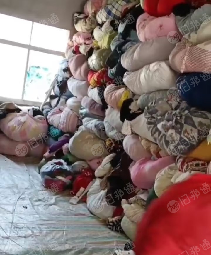 长期出售旧衣服分拣货，旧衣服大白，黑料，毛绒睡衣，夏装等，各个品种一个月都有十几吨，厂在安徽亳州