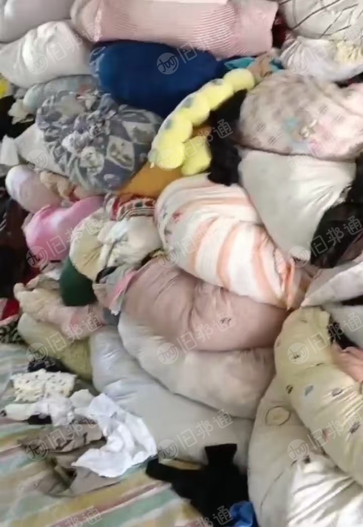 长期出售旧衣服分拣货，旧衣服大白，黑料，毛绒睡衣，夏装等，各个品种一个月都有十几吨，厂在安徽亳州