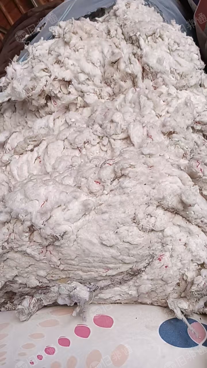 长期出售开松好的线头棉，丝棉，杂棉，现货有几十吨，货在江苏南通