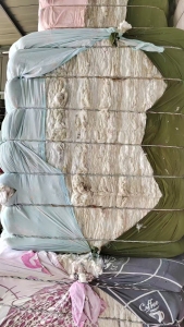 长期出售开松好的化纤棉，旧化纤棉被开的，现货有50吨，货在山东潍坊