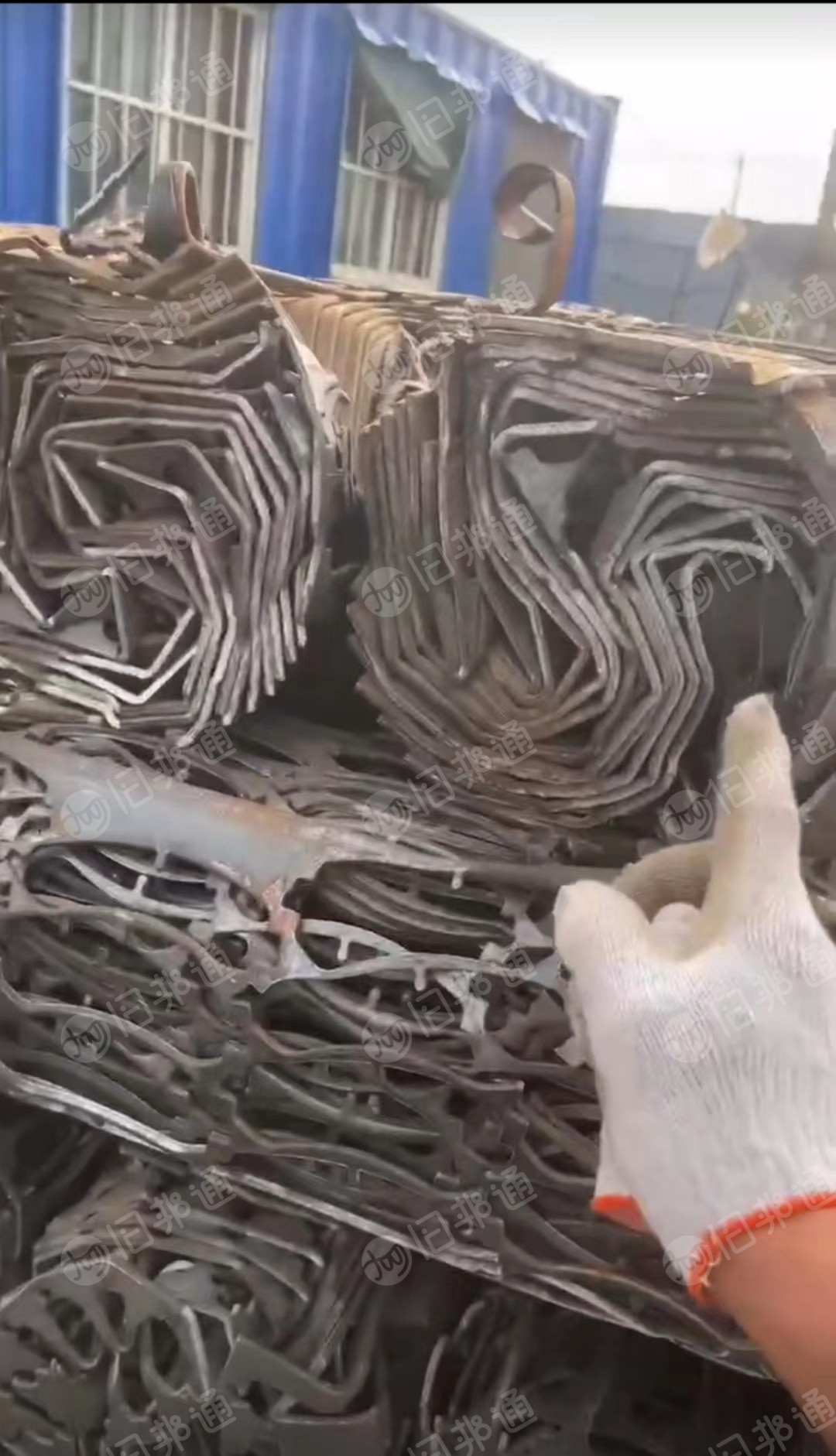 长期出售花铁压块，q235材质，现货200来吨，日供200多吨