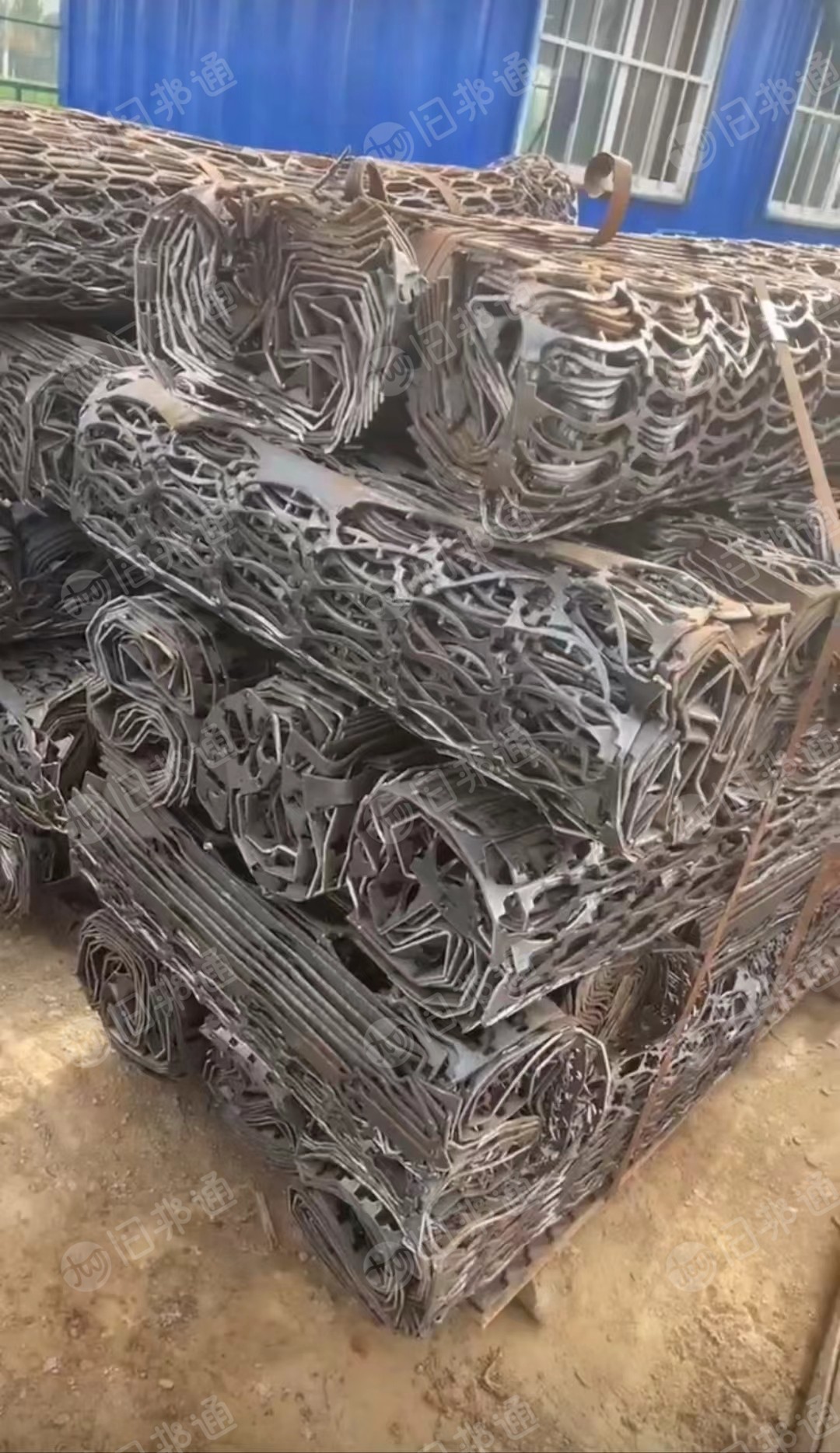 长期出售花铁压块，q235材质，现货200来吨，日供200多吨