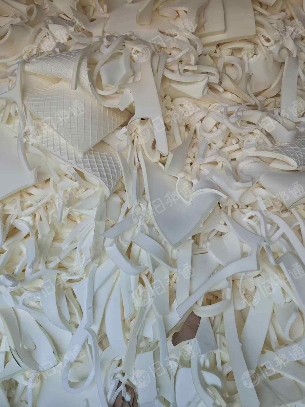 长期回收废海绵，只要汽车内饰下来的白色的，做再生棉用，月需10吨左右，在广东佛山