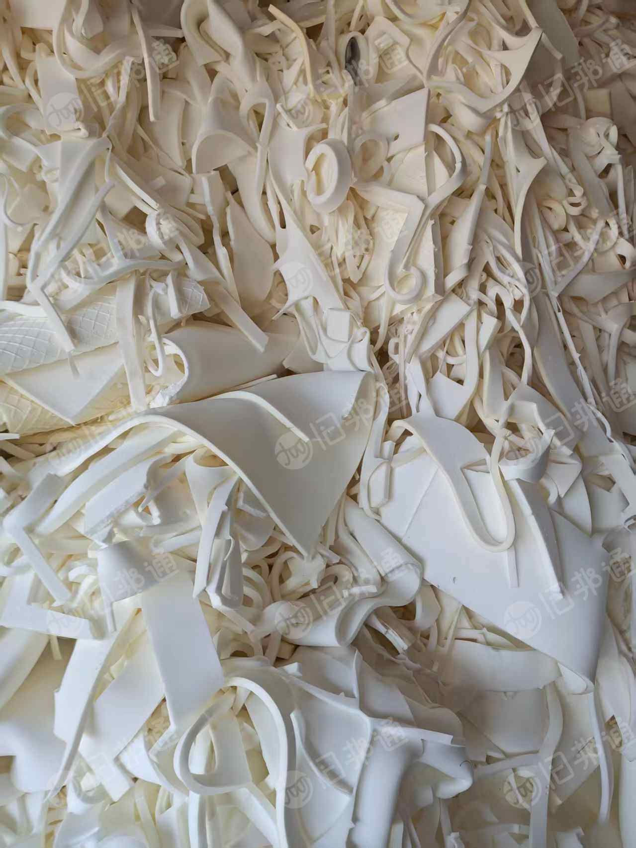 长期回收废海绵，只要汽车内饰下来的白色的，做再生棉用，月需10吨左右，在广东佛山