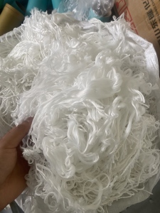 厂家长期出售涤纶废丝，加捻下来的废丝，有黑色和白色的，在广东江门