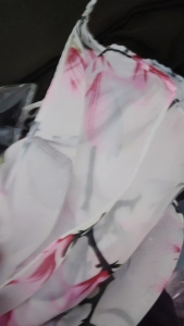 长期出售涤纶废布，涤纶拉丝布，涤纶边角料，现货七八吨