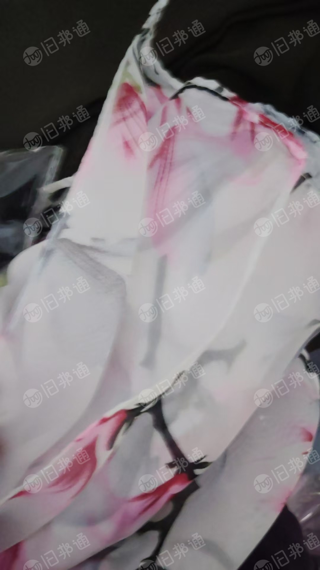 长期出售涤纶废布，涤纶拉丝布，涤纶边角料，现货七八吨