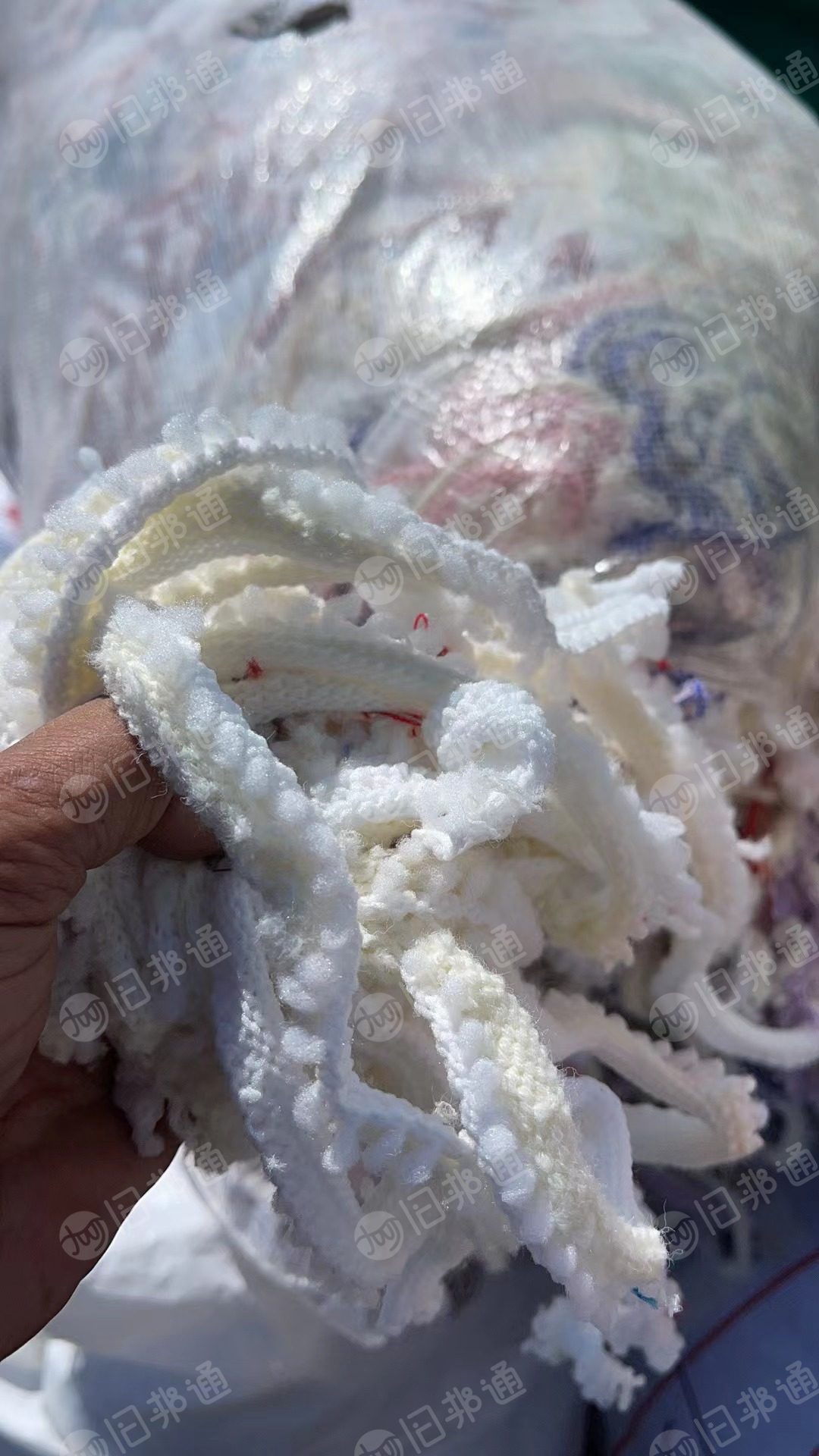 长期出售做无纺布的原料，毛衣片下脚料，毛衣下脚料，萝卜丝下脚料，无纺布原料，年供1000吨