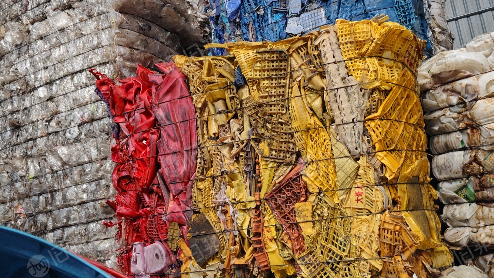 长期出售分色红黄蓝筐低压筐，低压筛压块、周转筐压块，现货9.6一车