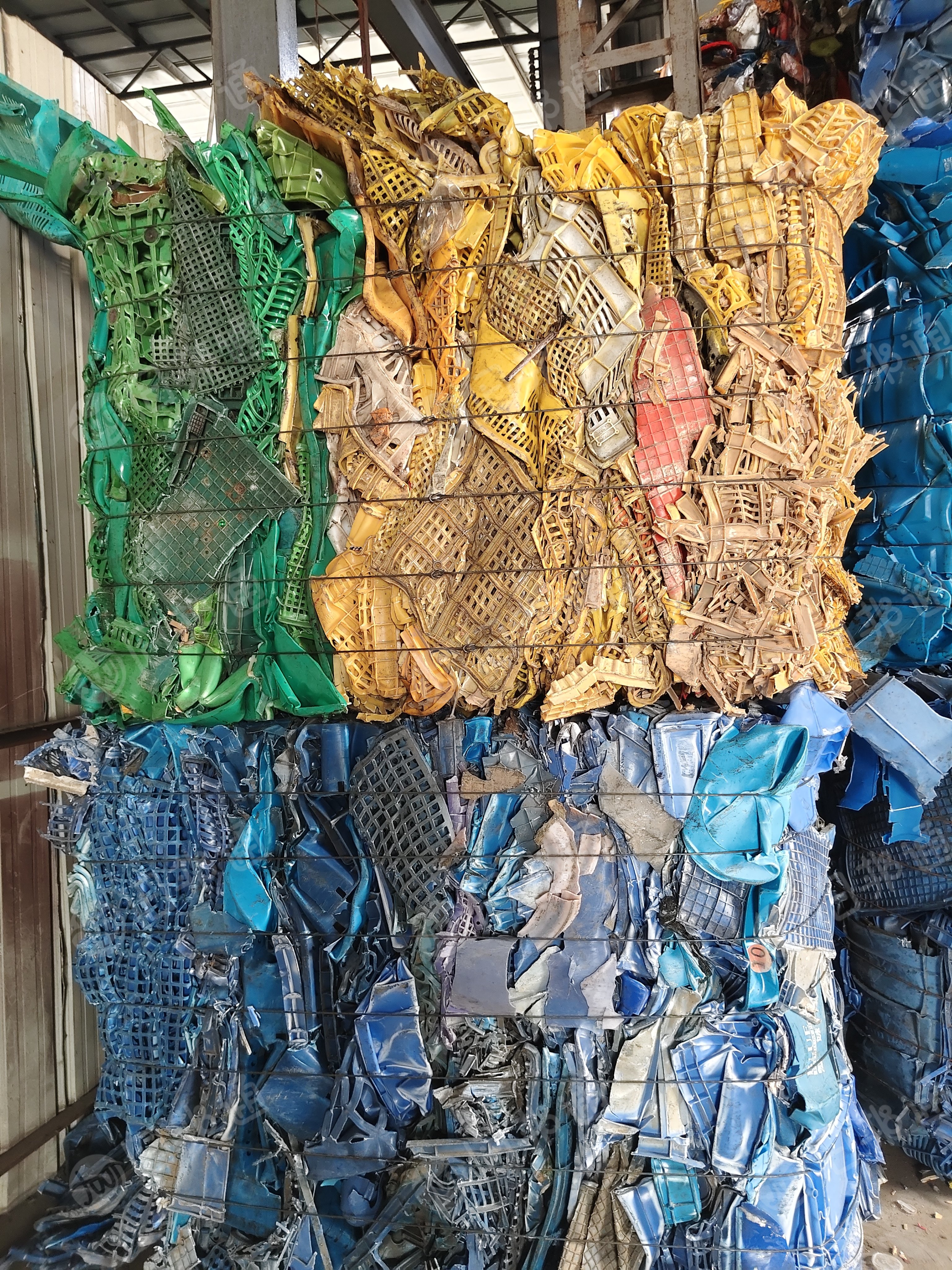 长期出售分色红黄蓝筐低压筐，低压筛压块、周转筐压块，现货9.6一车