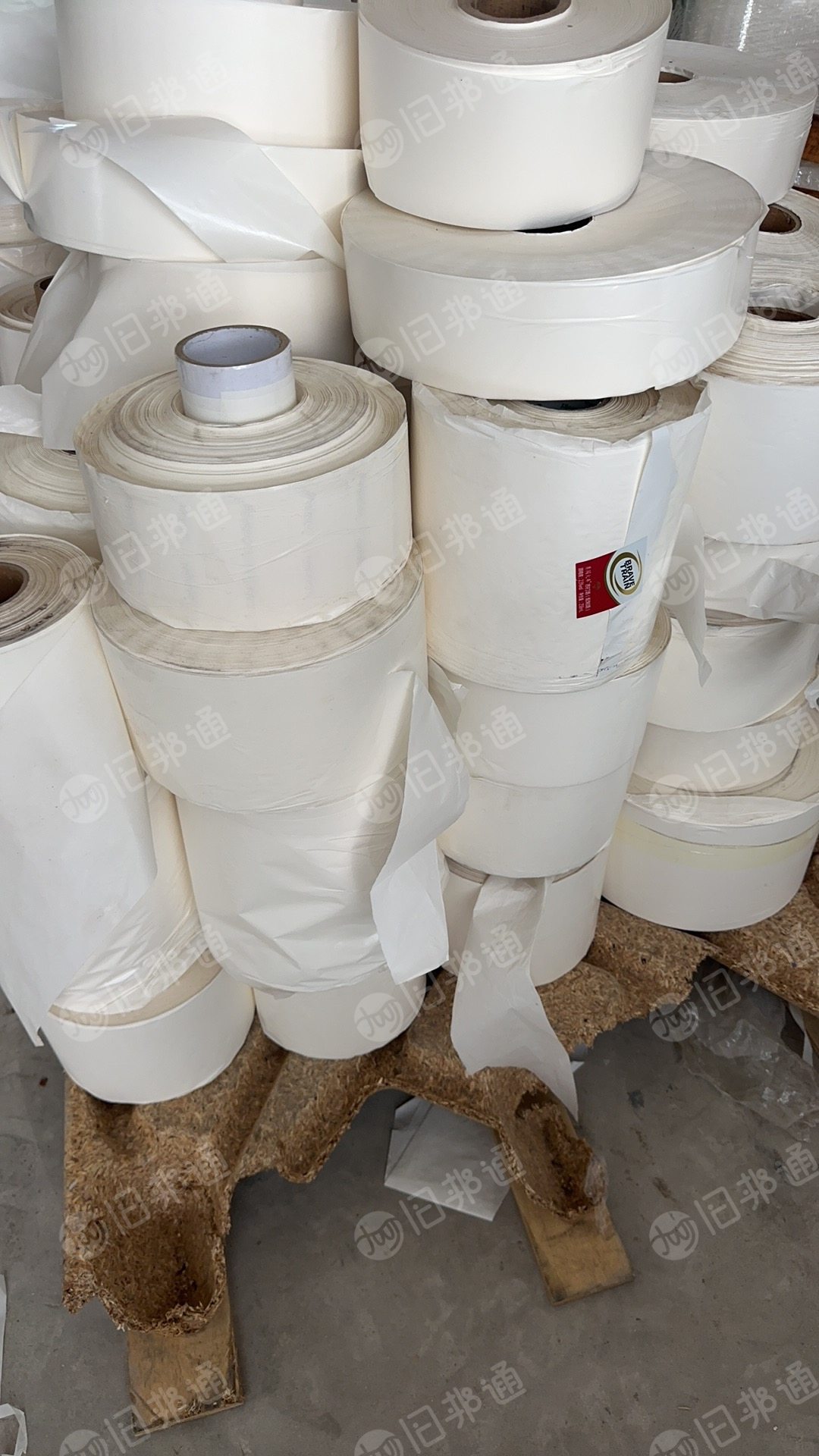 出售60克卷筒的格拉辛硅油纸，6吨右左