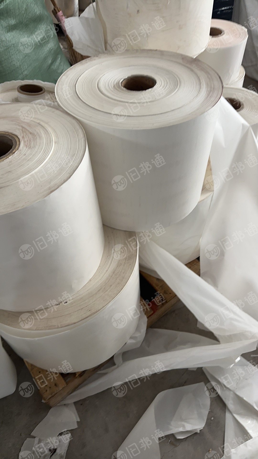 出售60克卷筒的格拉辛硅油纸，6吨右左