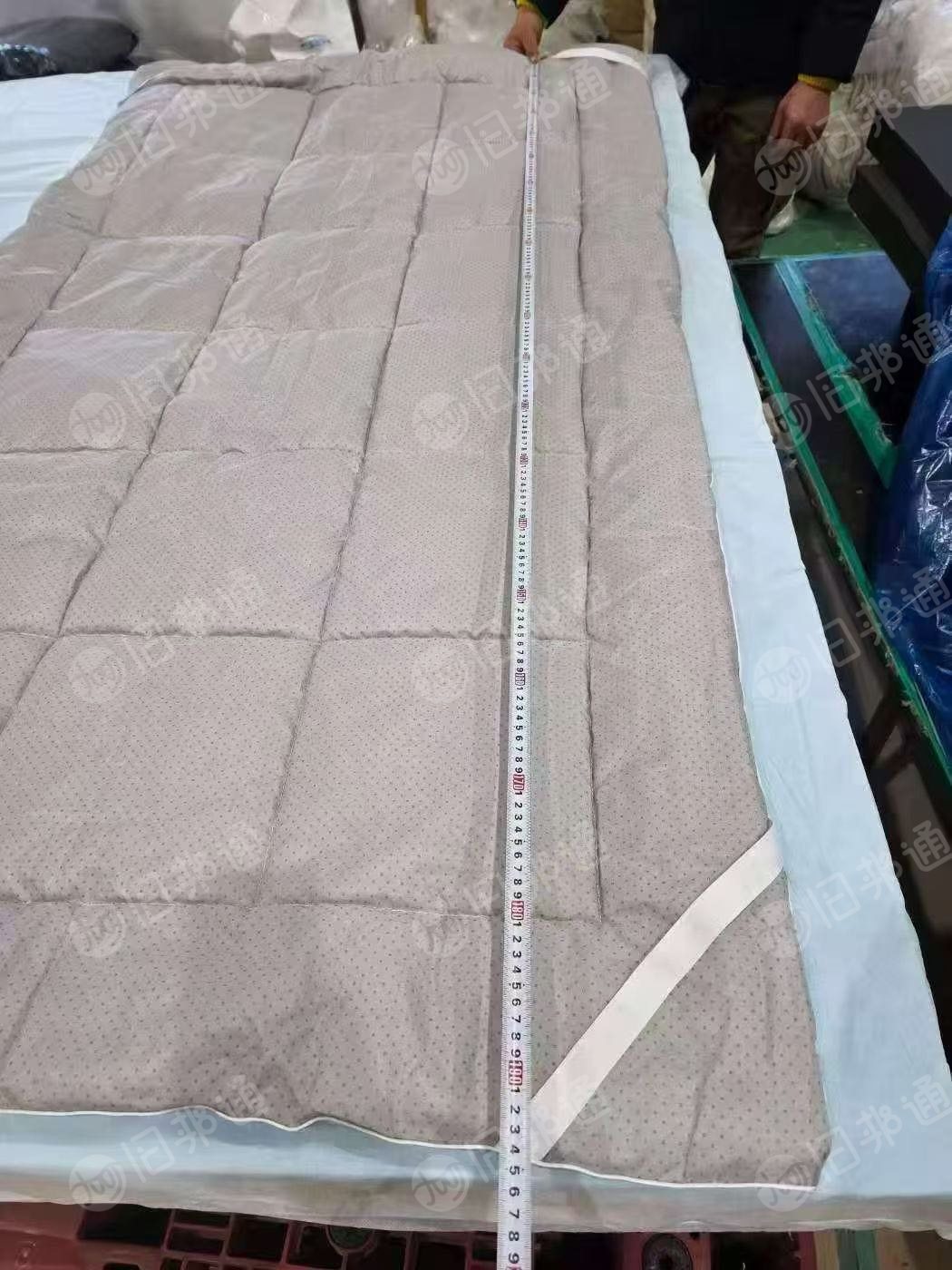 长期出售滴塑防滑布,可以做沙发垫,宠物垫,汽车垫,库存小卷都有