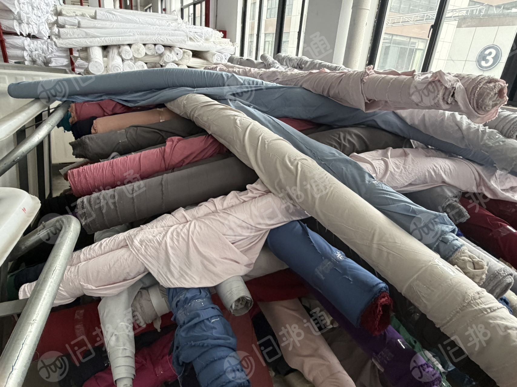 长期出售染色小卷涤纶磨毛布，70-90g，横幅2.2—2.4米，可用于家纺面料，口袋布，沙发垫