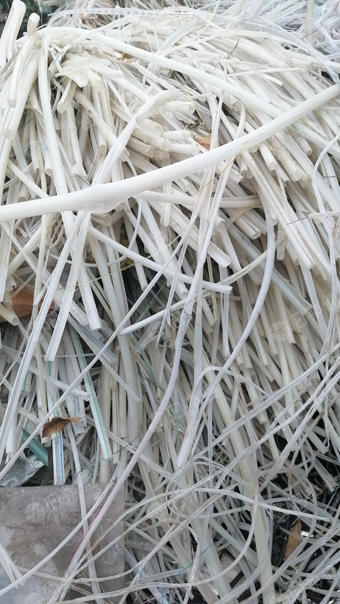 常年大量求购高温电线皮，白色、花色、黑色都可以，月需100-200吨