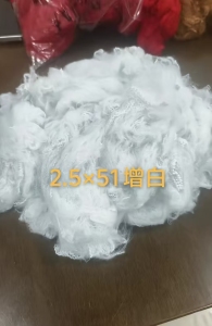 长期求购化纤厂的涤纶短纤，涤纶纤维，要白色，2.5*51，厂在江苏宿迁。