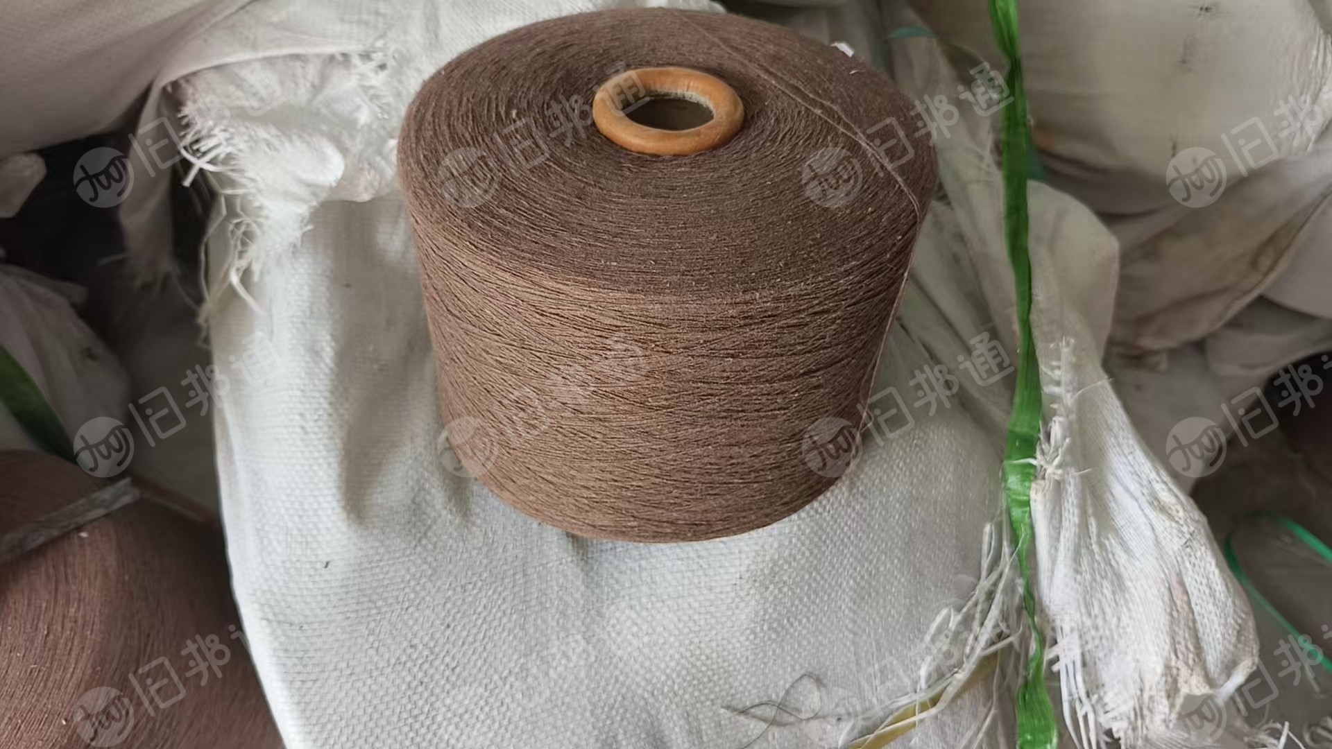 出售库存涤棉纱线,库存纱线,咖啡色,含棉40,现货有5吨,货在浙江温州